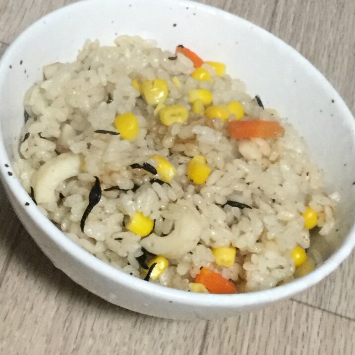 ひじきとコーンの炊き込みご飯